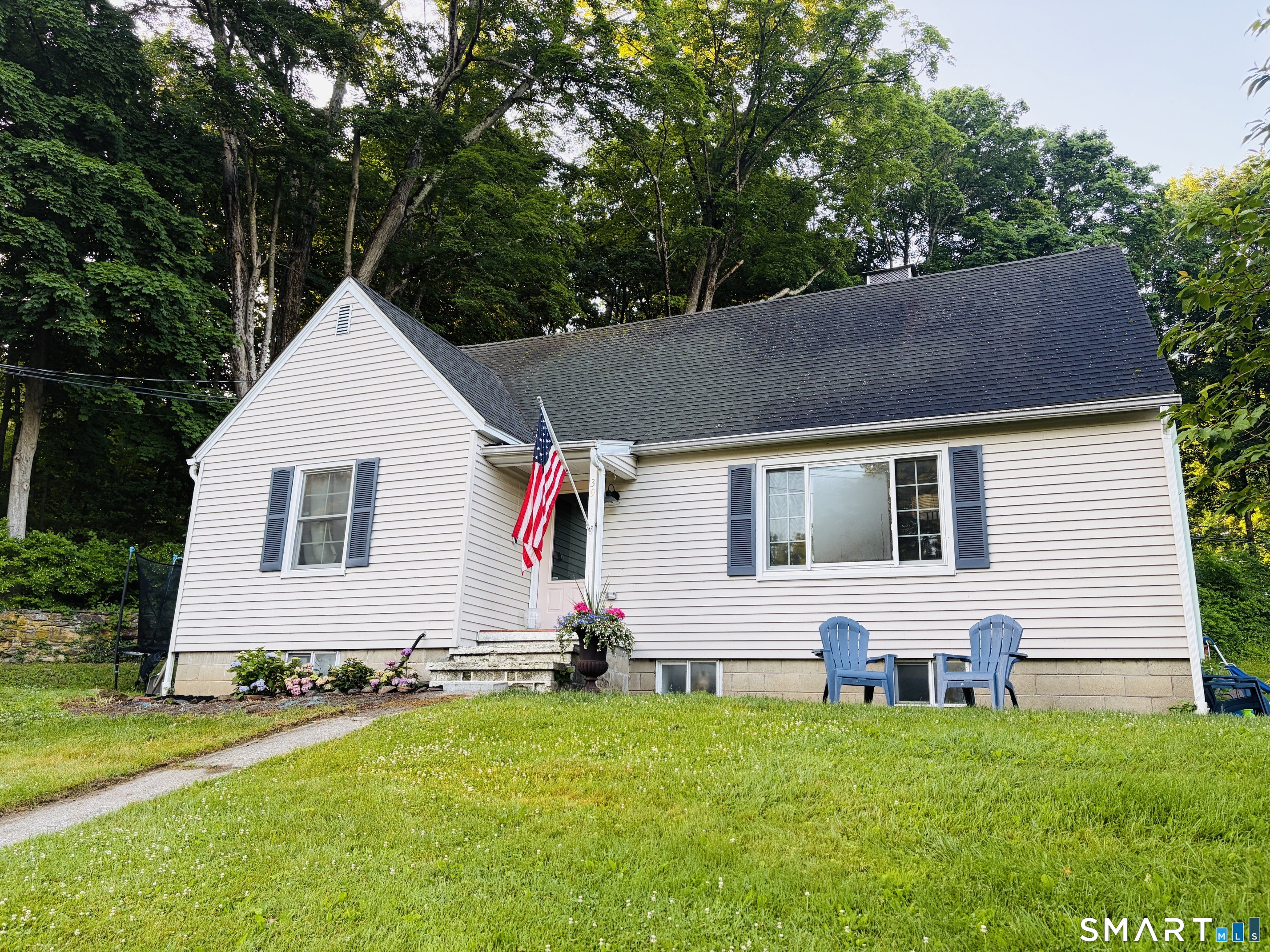 39 North Main Street Sharon CT 06069