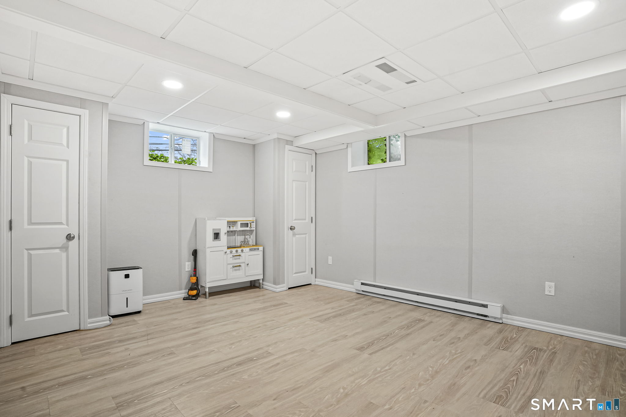 39 North Main Street Sharon CT 06069