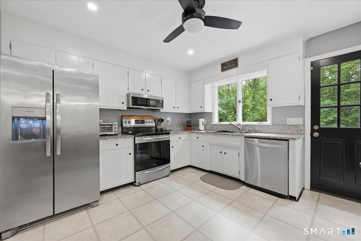 24 Dean Road East Lyme CT 06333