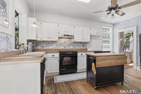 159 Cross Highway Redding CT 06896
