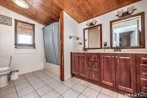 8 Inverness Square Middletown CT 06457