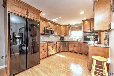 8 Inverness Square Middletown CT 06457