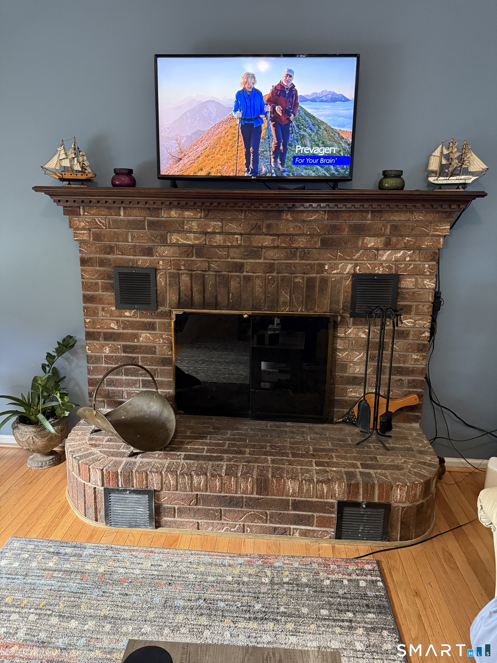 17 Woodhill Lane West Haven CT 06516