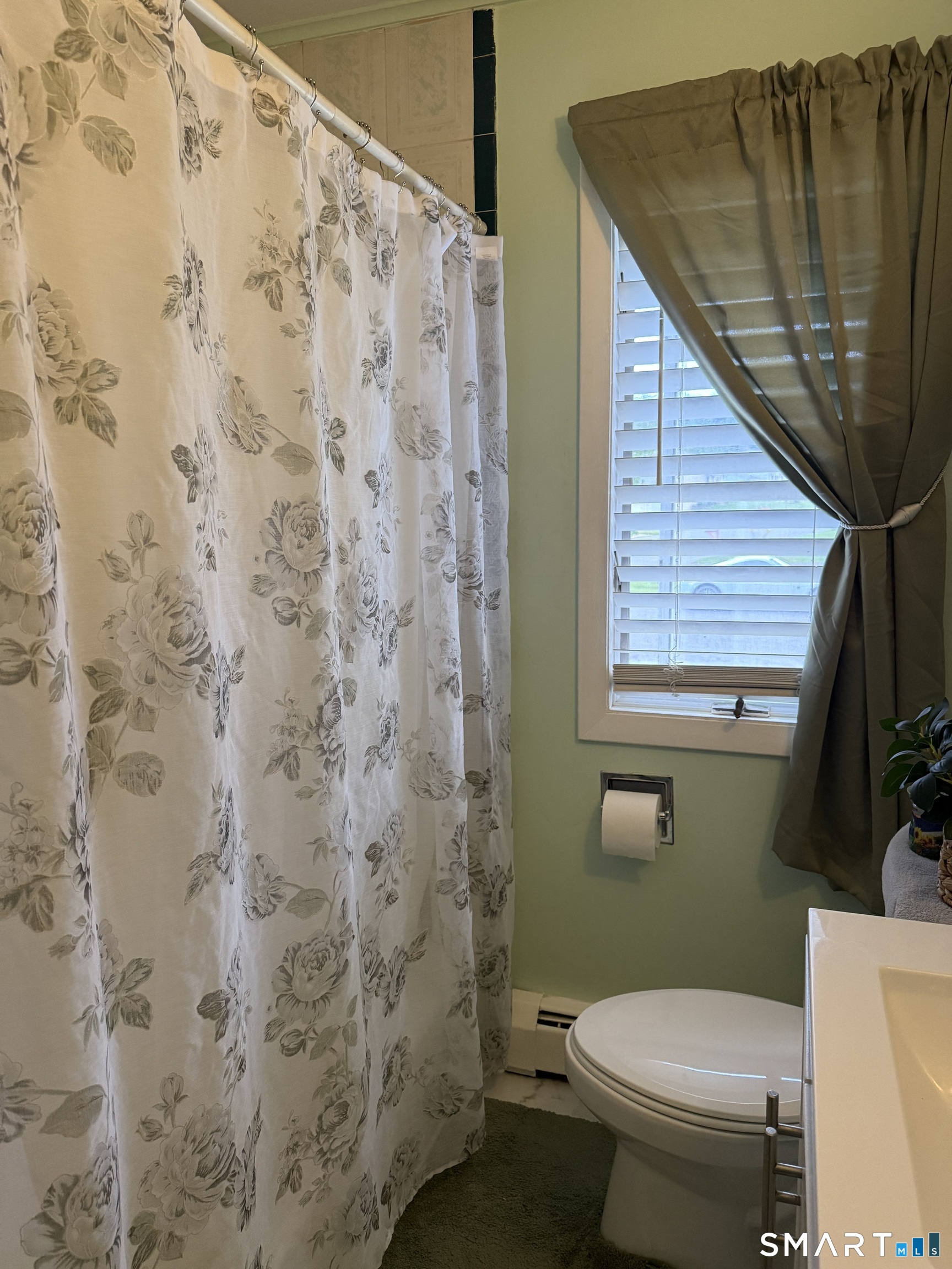 17 Woodhill Lane West Haven CT 06516