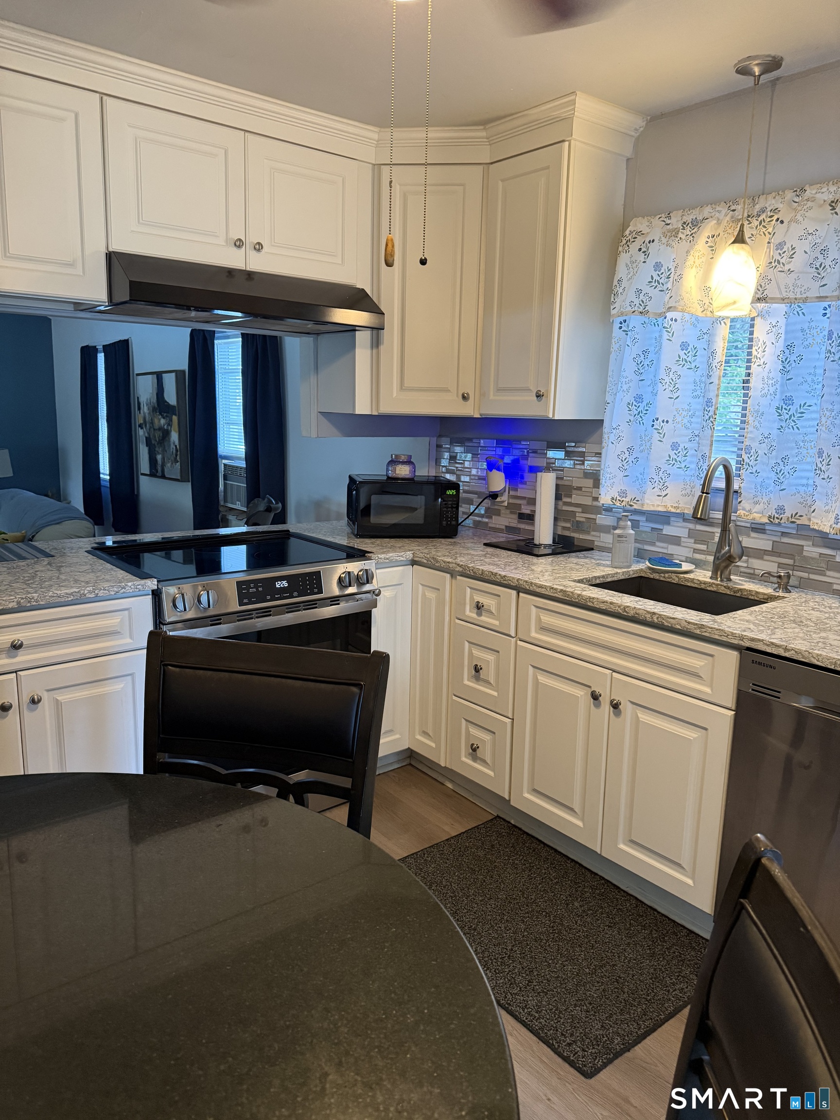 17 Woodhill Lane West Haven CT 06516