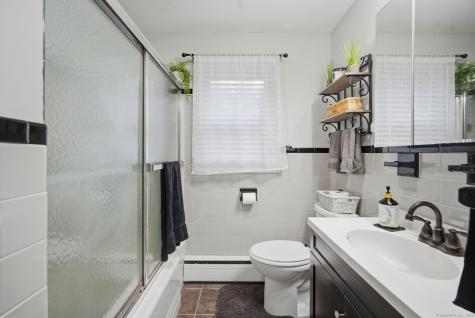 166 Lake Street Manchester CT 06042