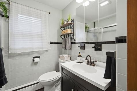 166 Lake Street Manchester CT 06042