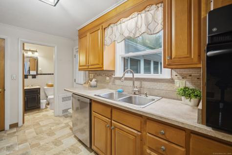 166 Lake Street Manchester CT 06042