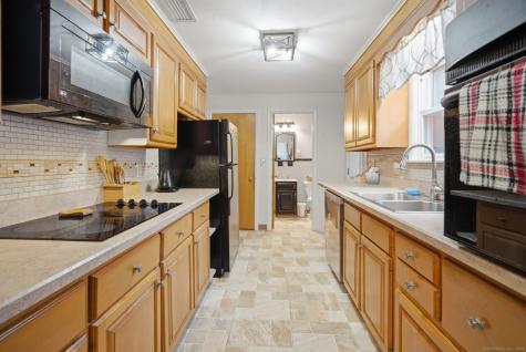 166 Lake Street Manchester CT 06042