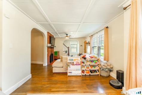 180 Gardner Avenue New London CT 06320