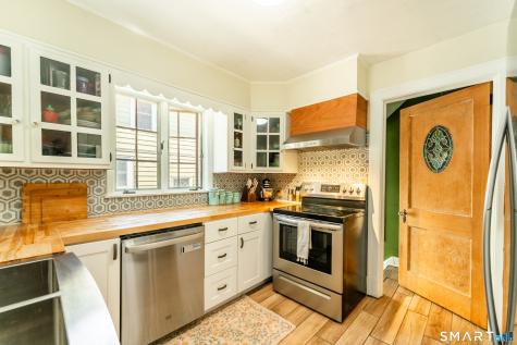180 Gardner Avenue New London CT 06320