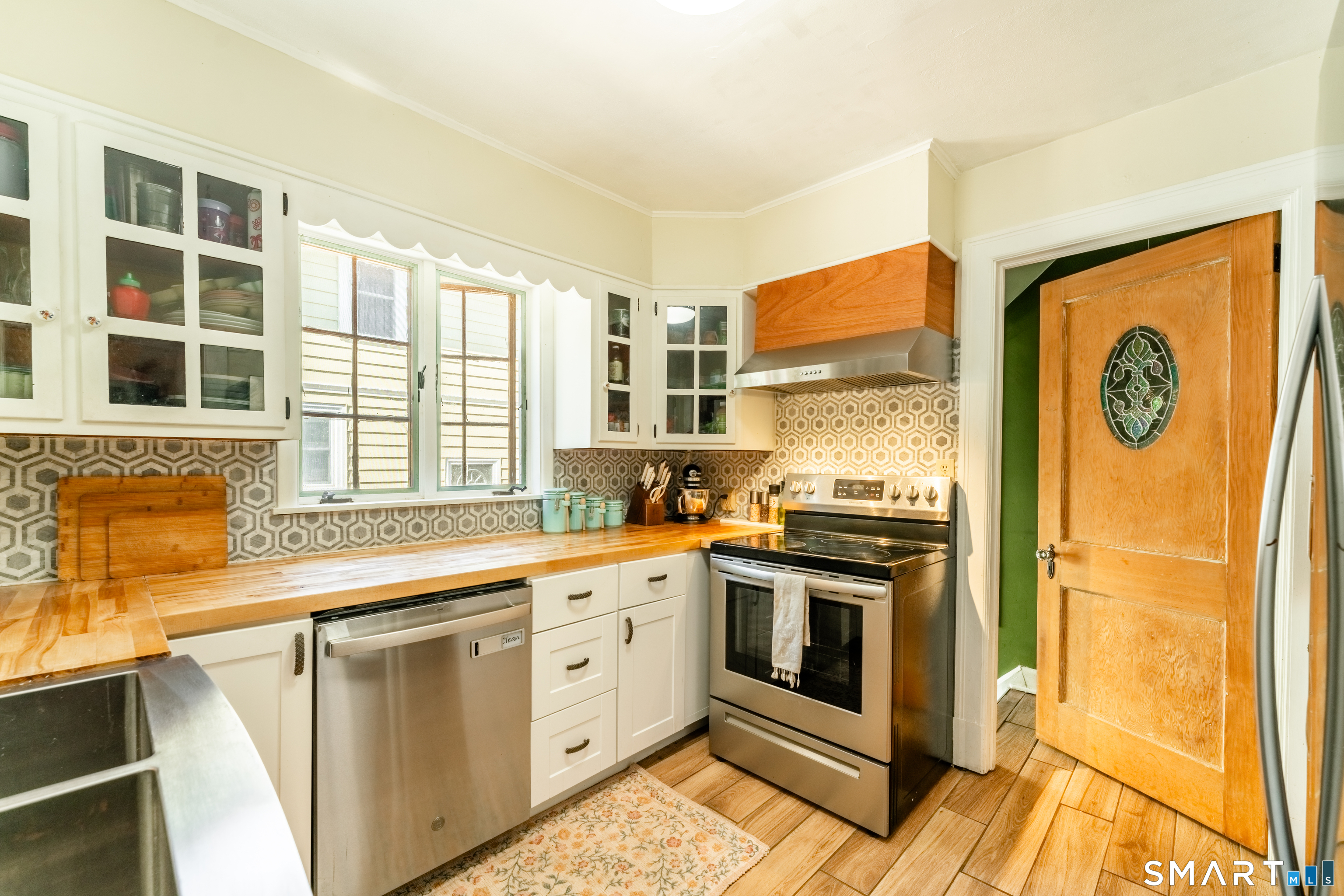 180 Gardner Avenue New London CT 06320