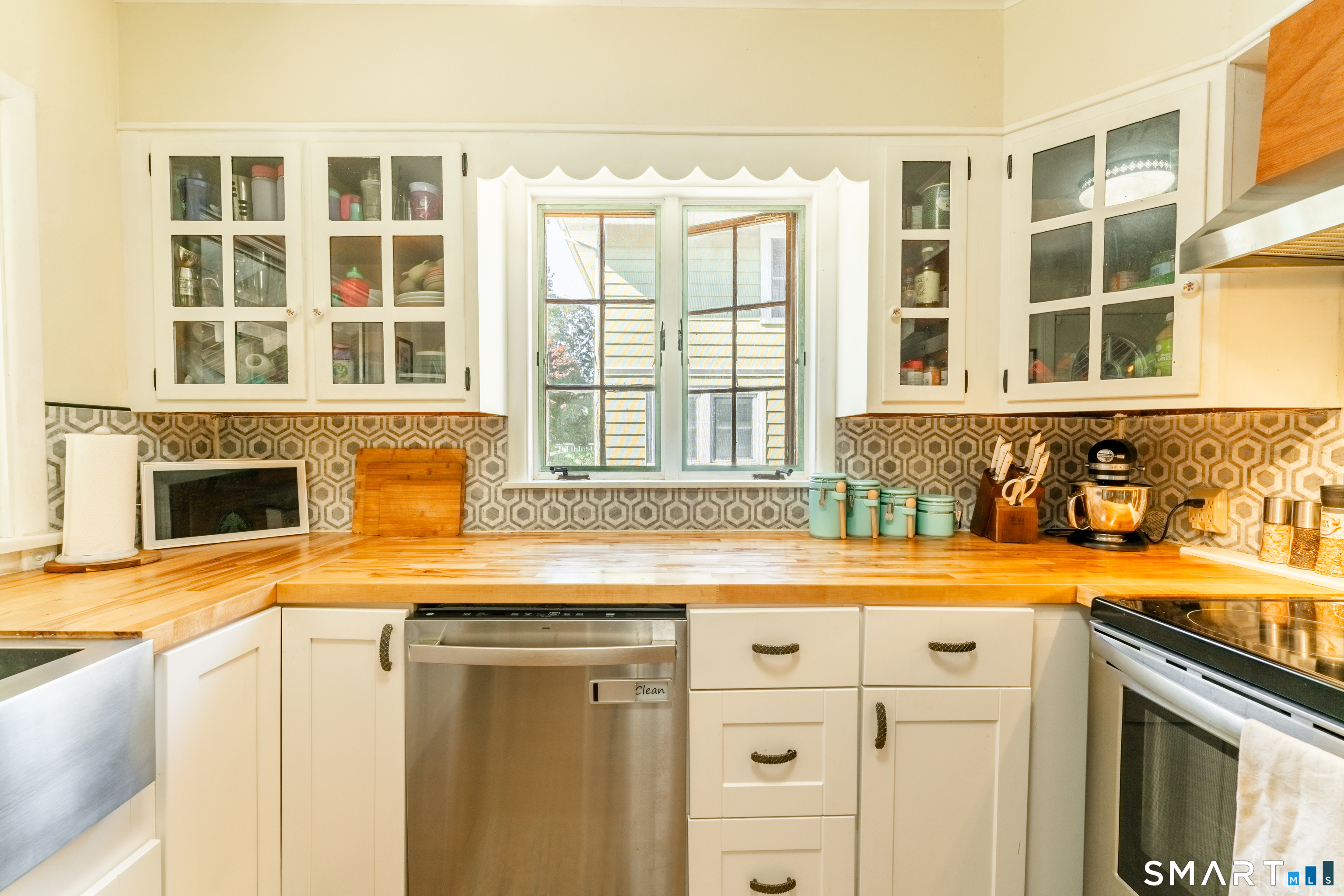 180 Gardner Avenue New London CT 06320