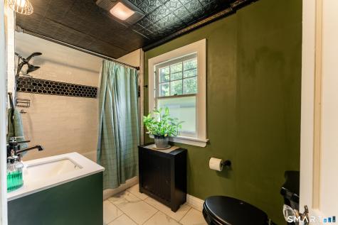 180 Gardner Avenue New London CT 06320