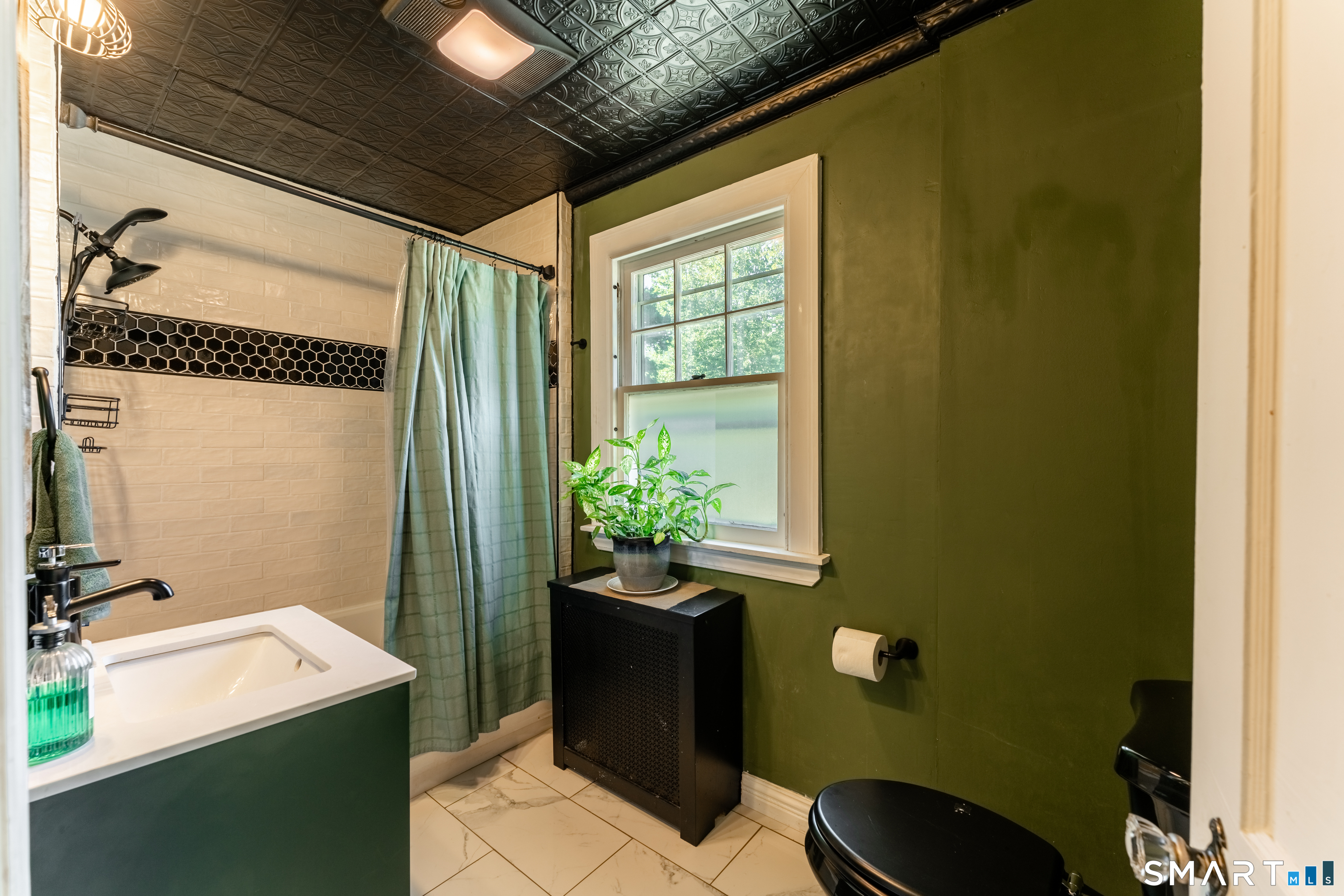 180 Gardner Avenue New London CT 06320