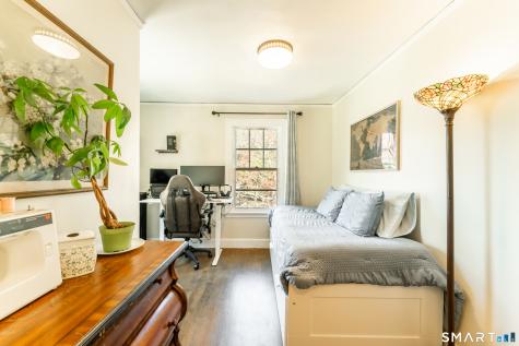 180 Gardner Avenue New London CT 06320