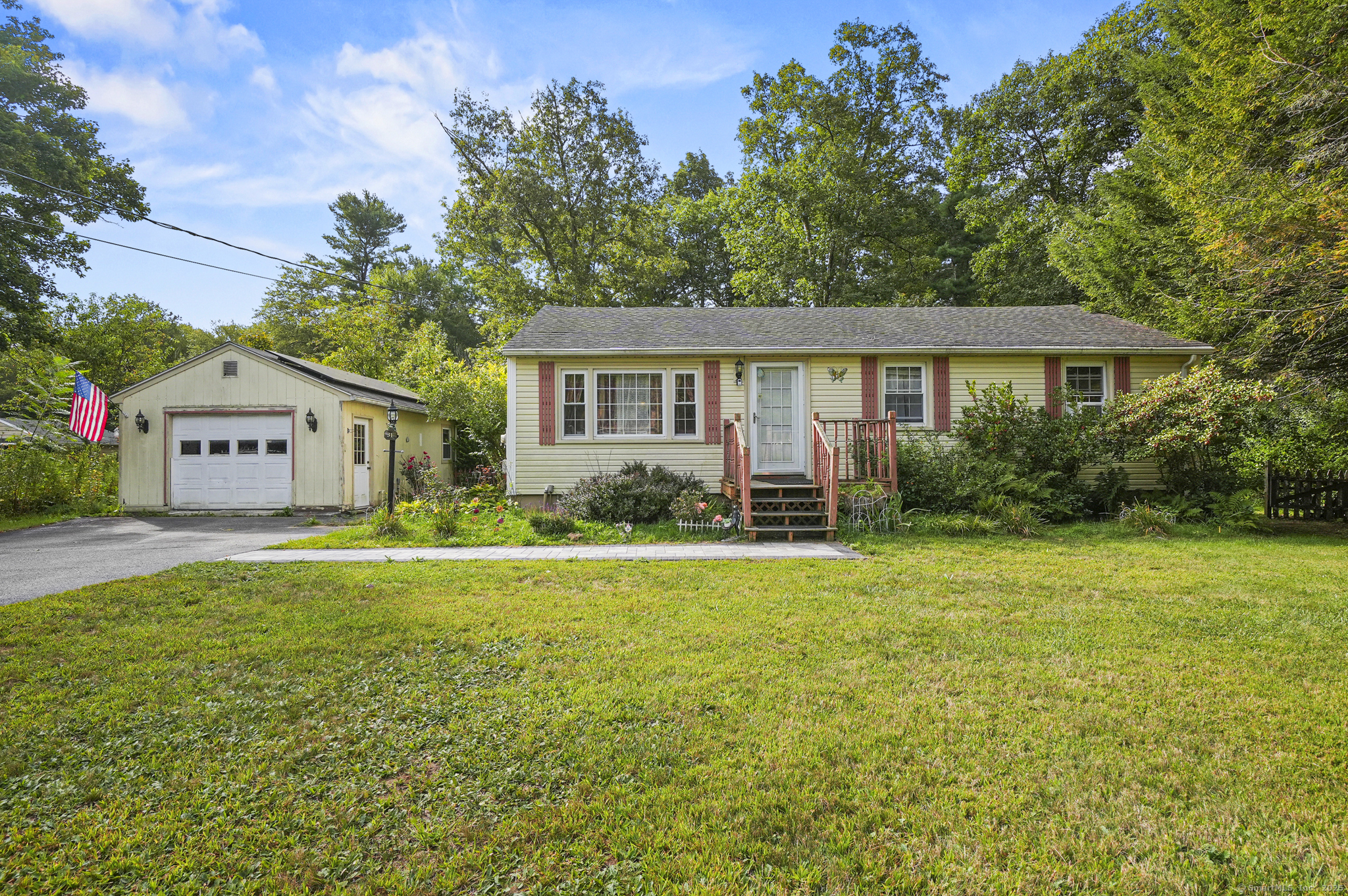 31 Rawson Avenue Thompson CT 06255
