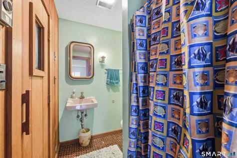 36 Lester Street New London CT 06320