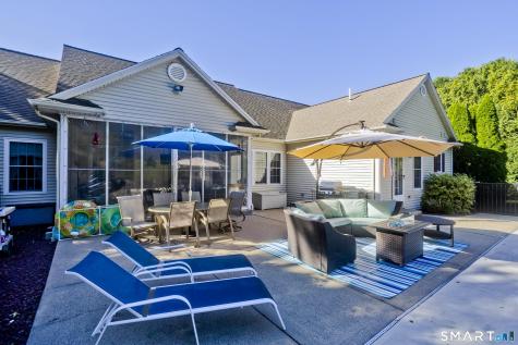 1980 Oak Street Suffield CT 06093