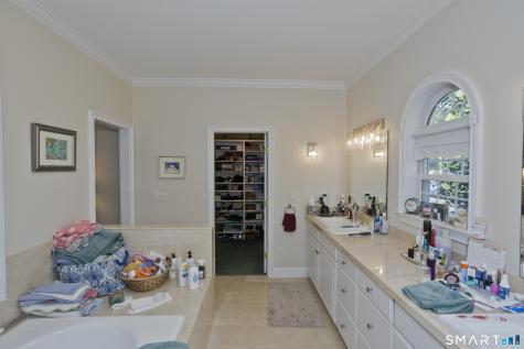 1980 Oak Street Suffield CT 06093