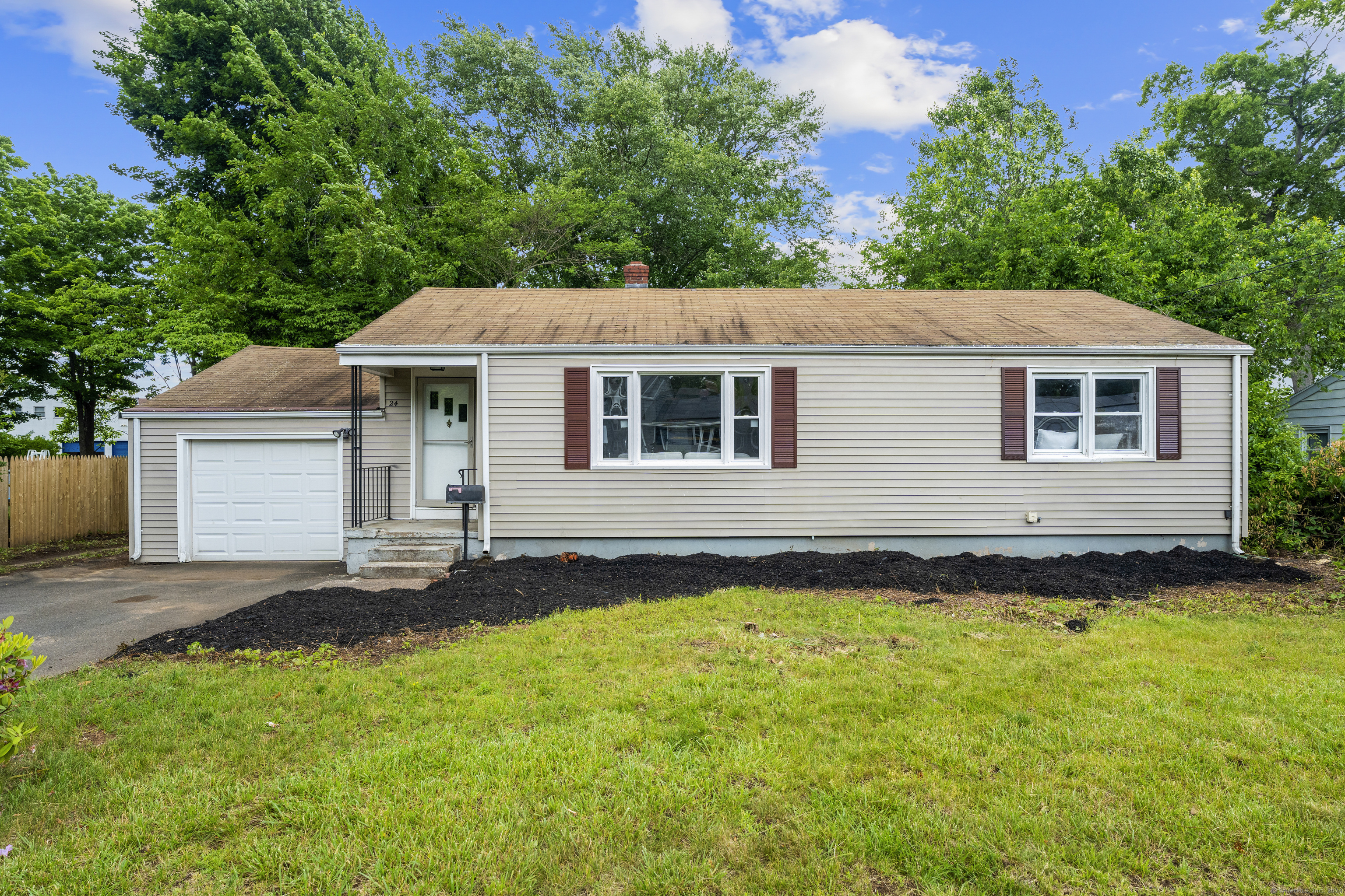 24 Bowen Road North Haven CT 06473