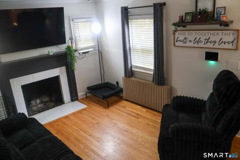 33 Linnmore Drive Manchester CT 06040