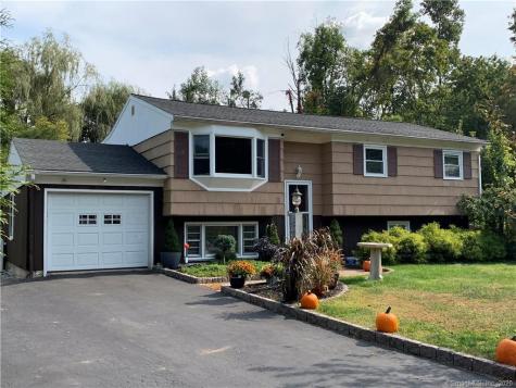 15 Hillside Circle Brookfield CT 06804