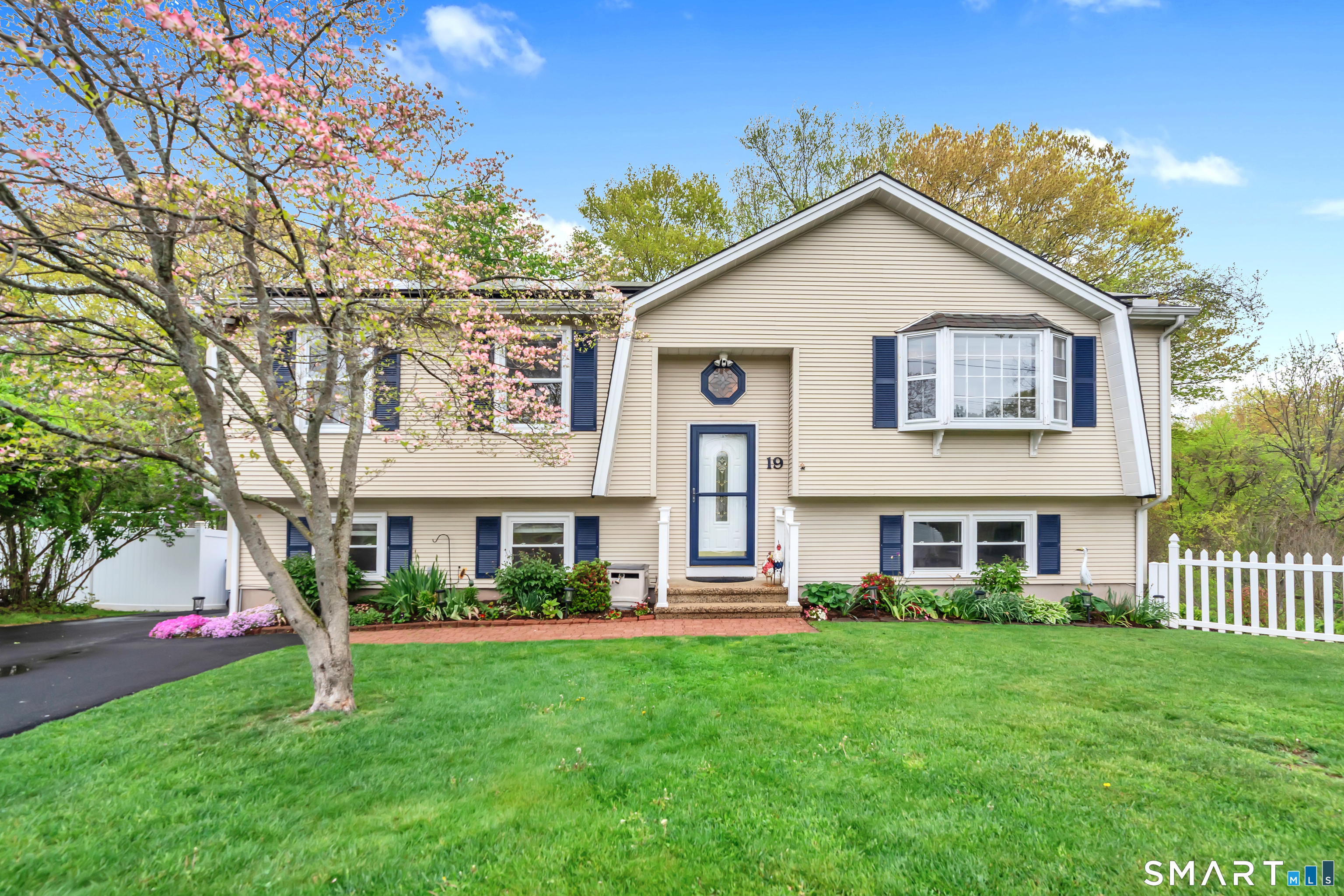 19 Robertson Drive Hamden CT 06518