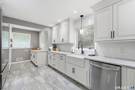 95 Moravia Road Avon CT 06001