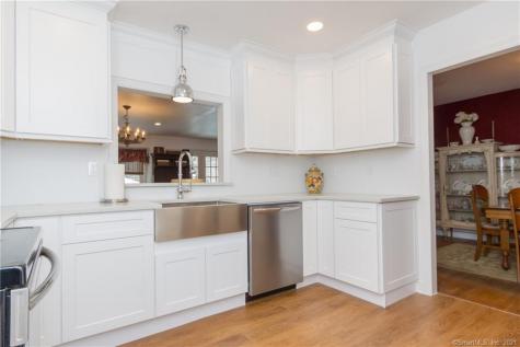 201 Edgewood Road Fairfield CT 06825