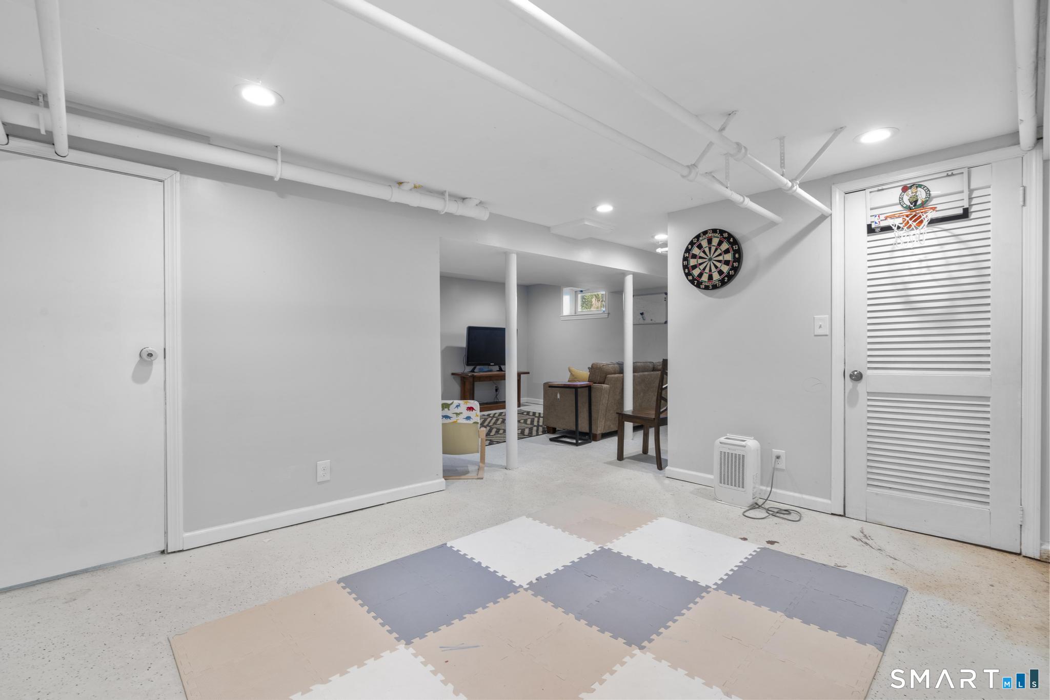 154 Clifton Avenue West Hartford CT 06107