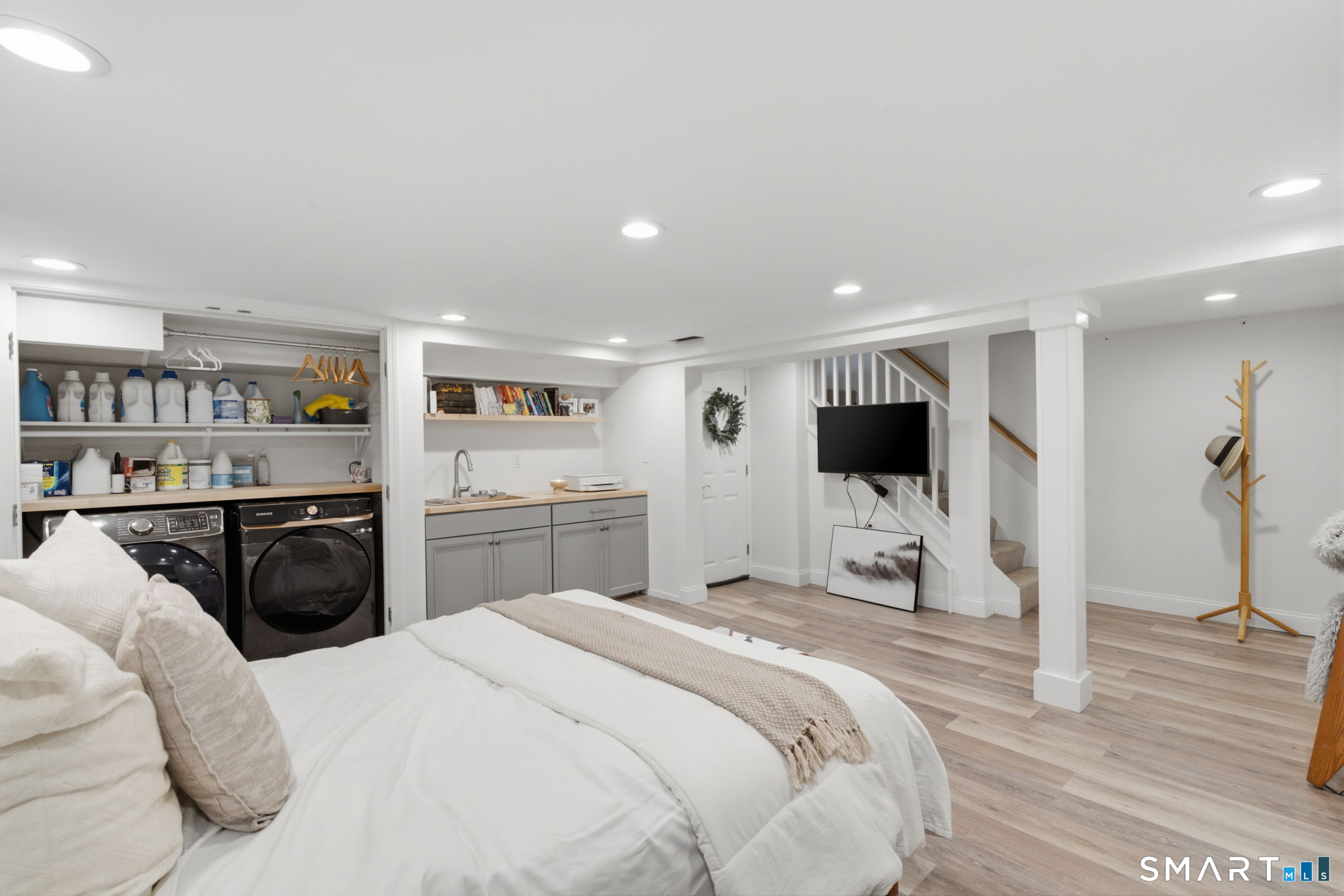 16 Riverside Road Simsbury CT 06070