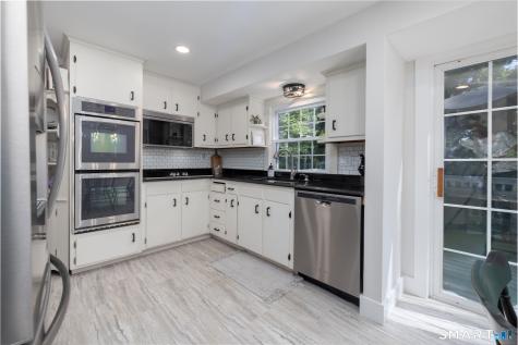 33 Carver Circle Simsbury CT 06070