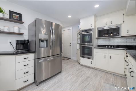 33 Carver Circle Simsbury CT 06070