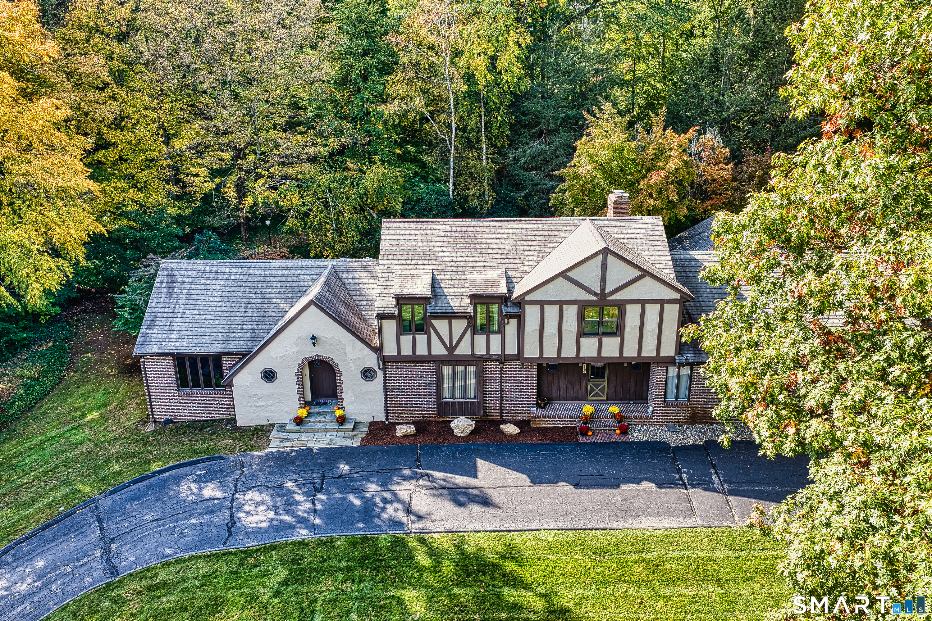 14 Tulip Tree Lane Woodbridge CT 06525