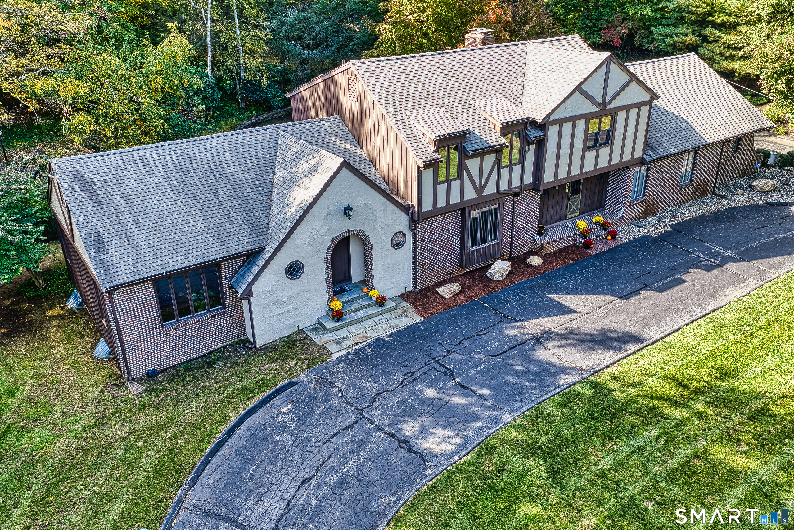 14 Tulip Tree Lane Woodbridge CT 06525