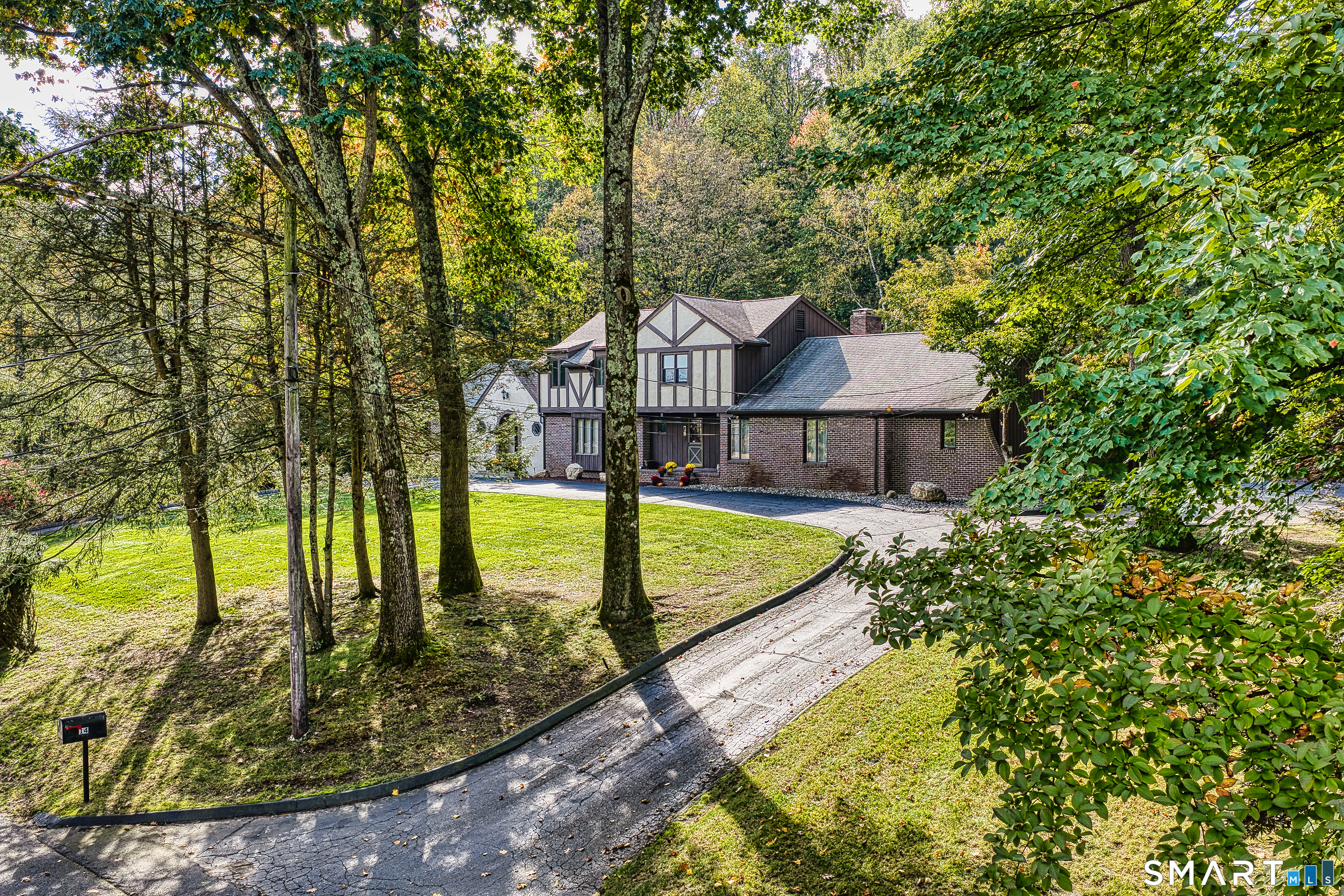 14 Tulip Tree Lane Woodbridge CT 06525