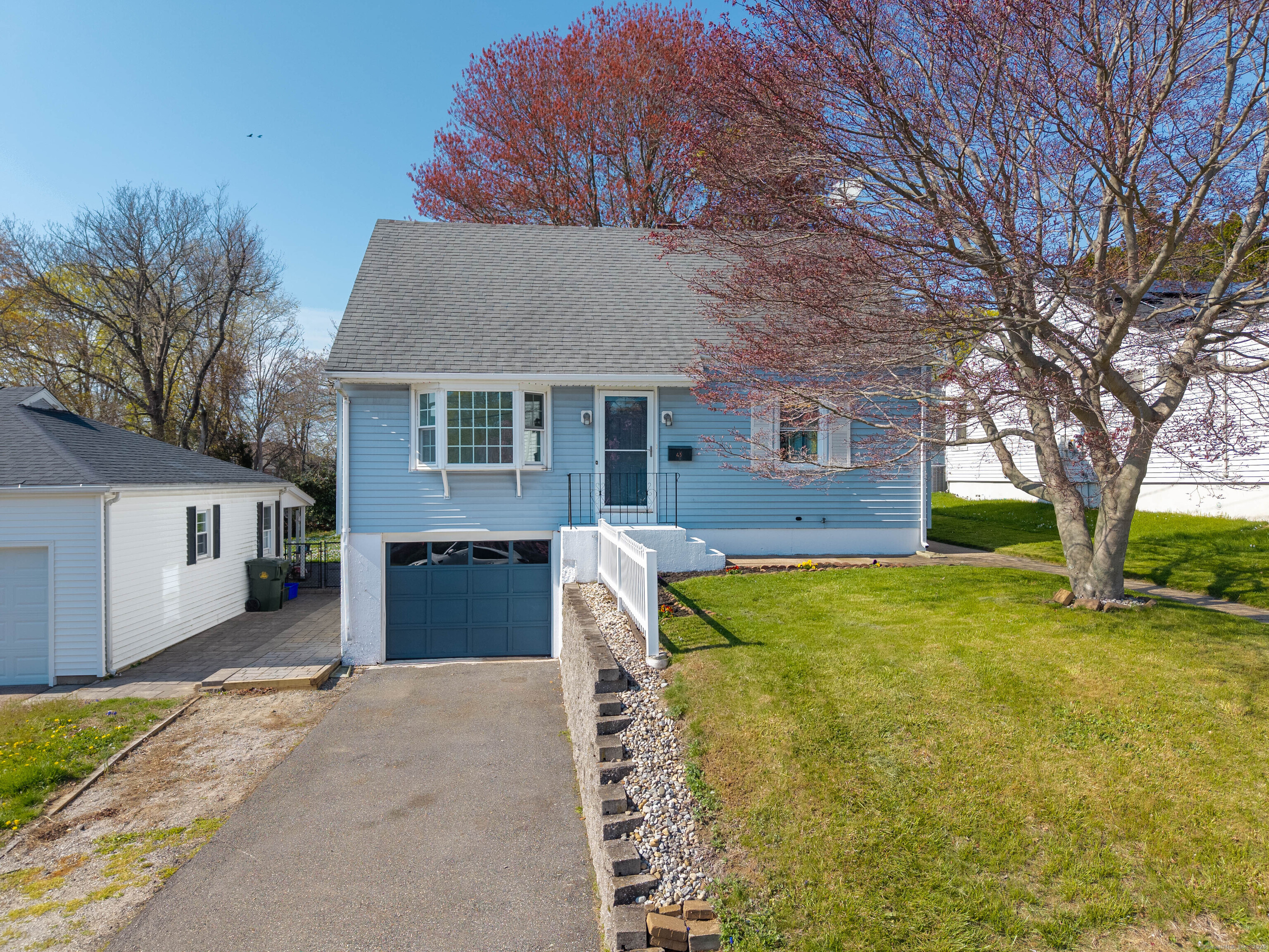 43 Longview Street New London CT 06320