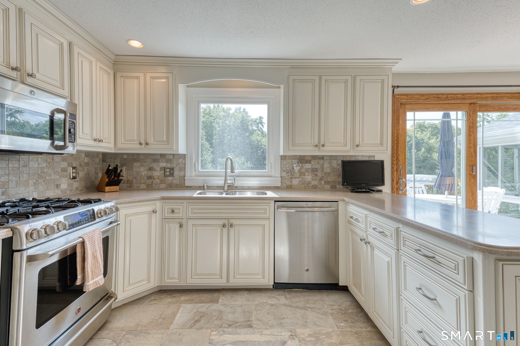 168 Debbie Drive South Windsor CT 06074