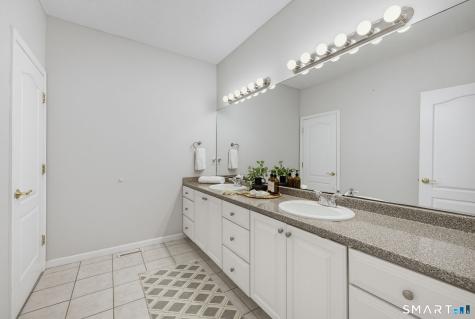 175 Oliver Way Bloomfield CT 06002