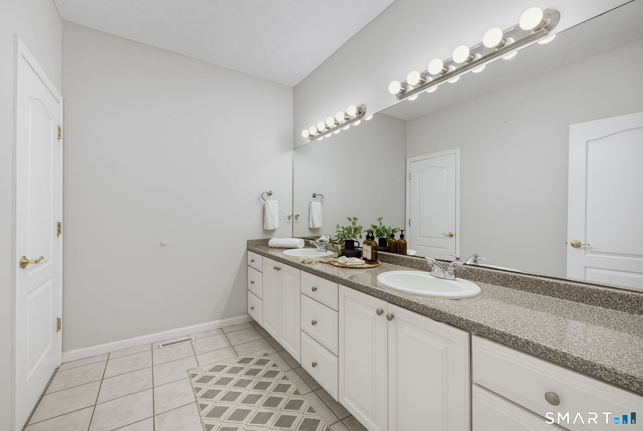 175 Oliver Way Bloomfield CT 06002