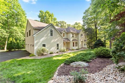 71 Hunters Crossing Burlington CT 06013