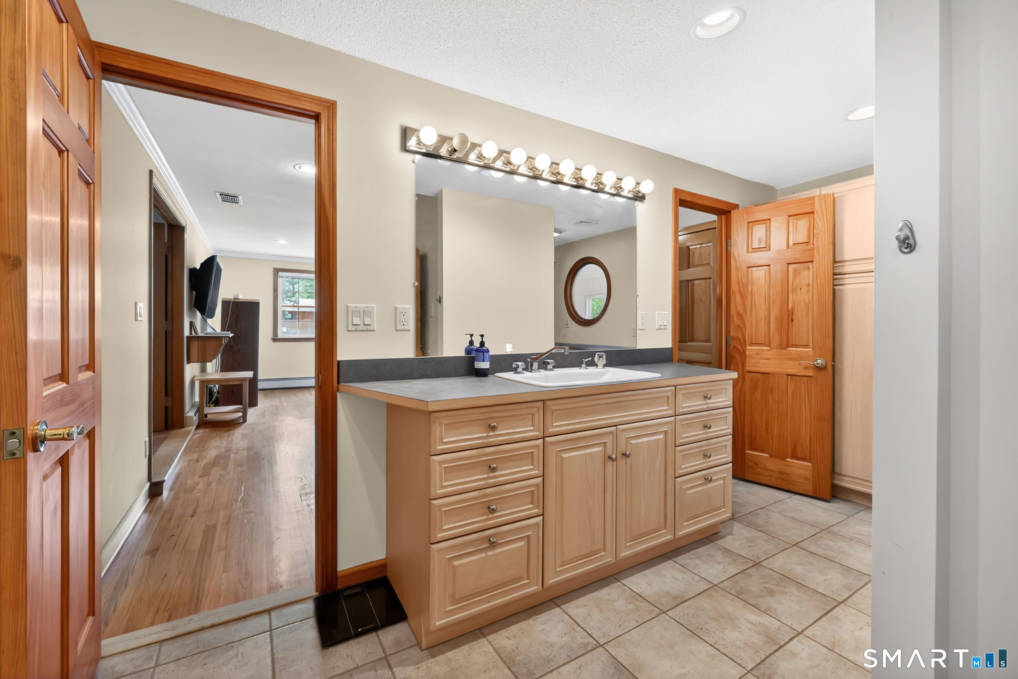 10 Hampshire Lane Simsbury CT 06070