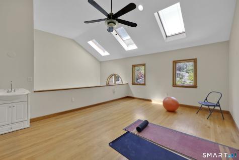 10 Hampshire Lane Simsbury CT 06070