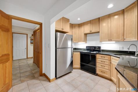 10 Hampshire Lane Simsbury CT 06070