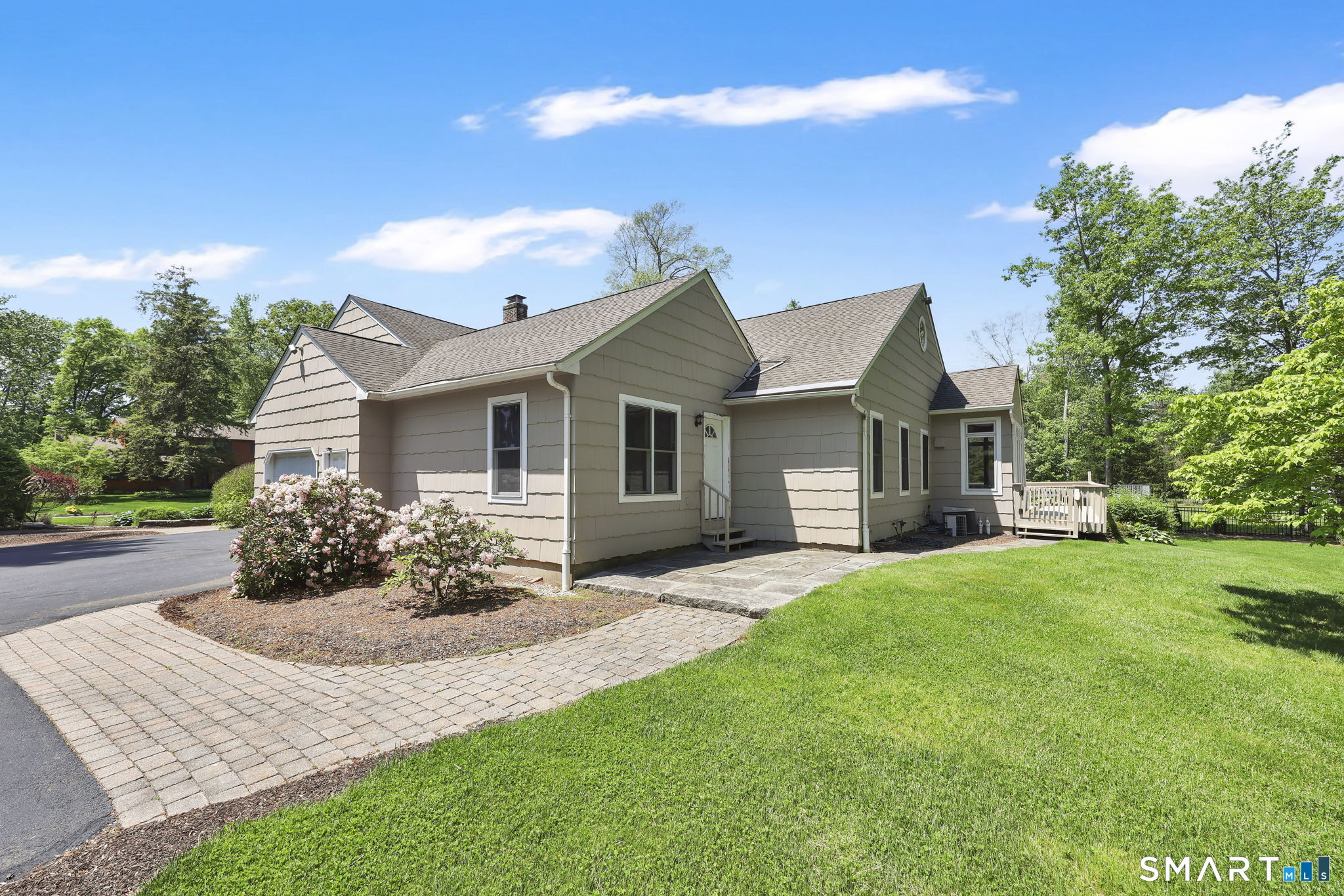 10 Hampshire Lane Simsbury CT 06070