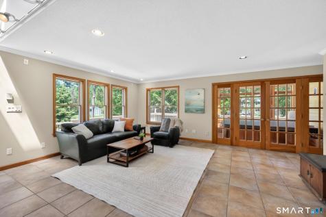 10 Hampshire Lane Simsbury CT 06070