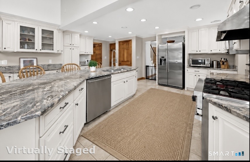 10 Hampshire Lane Simsbury CT 06070