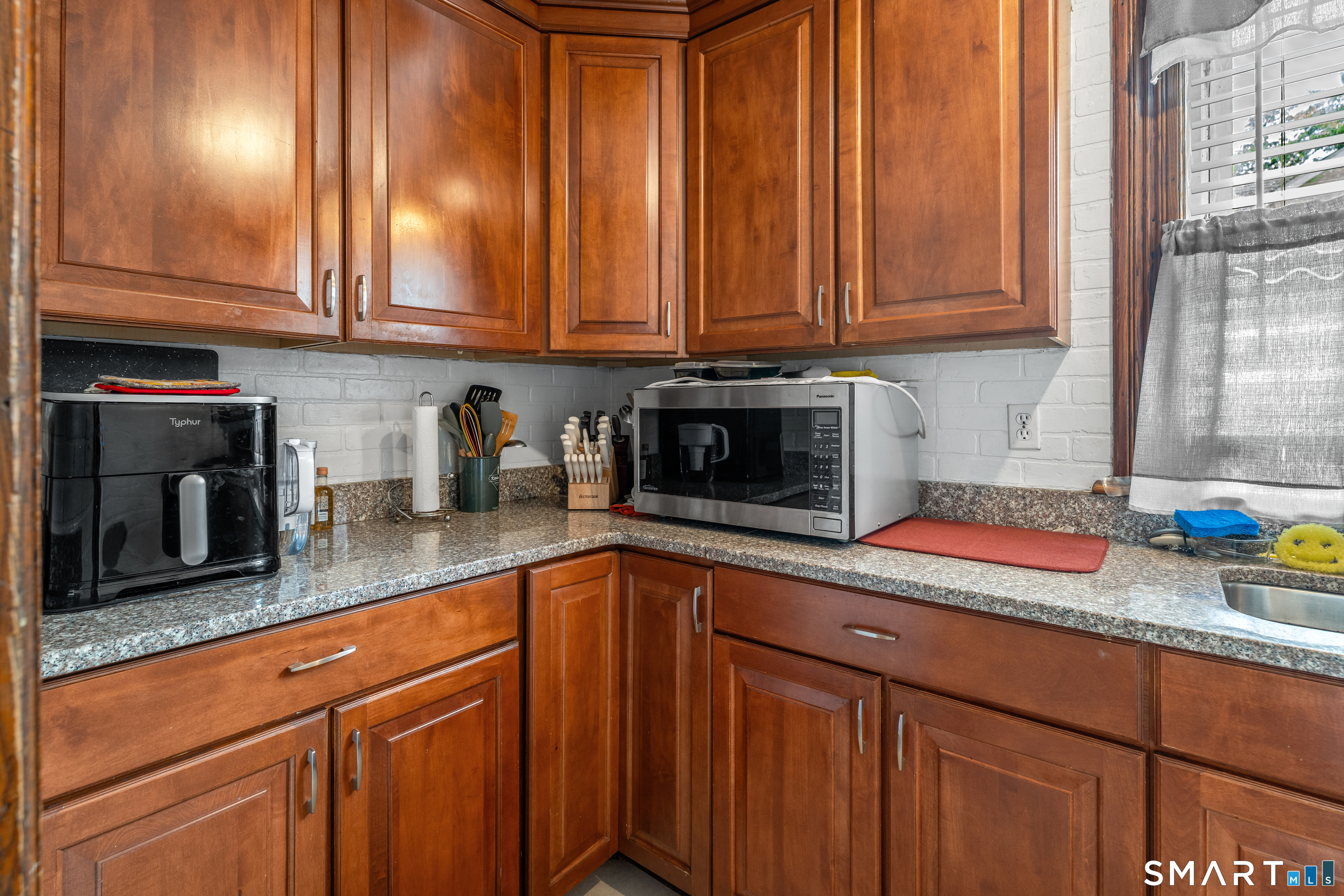 16 Luke Street Waterbury CT 06706