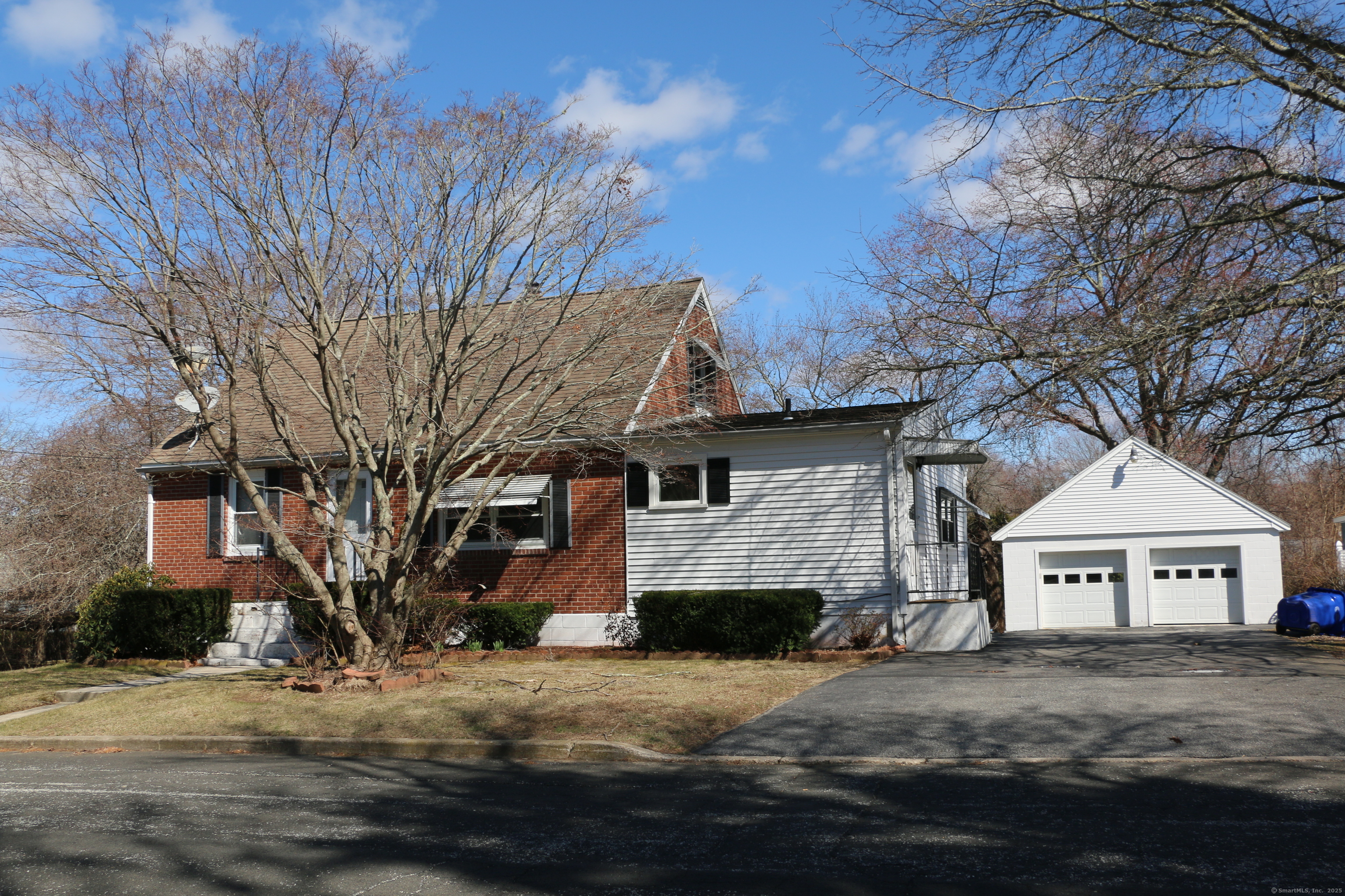 33 Pine Street Waterford CT 06385